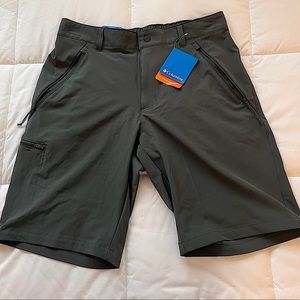 Columbia Mens Active Shorts in Dark Green